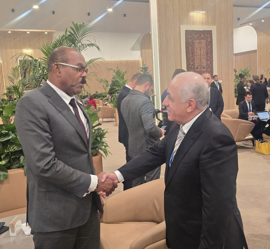 Prime Minister Gaston Browne Meets Prime Minister Ali Asadov of Azerbaijan at COP29